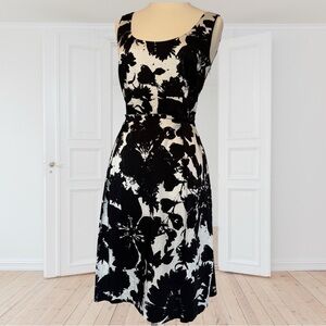 Ann Taylor Black & White Floral A-Line Cocktail Dress w/ Pockets - Size 8 ✨🌺